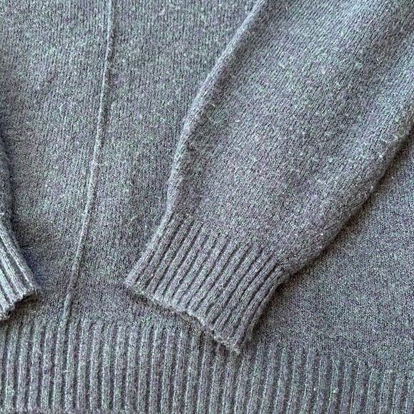 H&M Dark Green V-Neck Knit - Picture 4 of 4